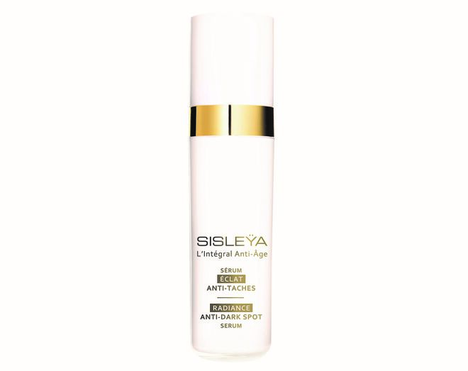 Um dos lançamentos anti-manchas nesta temporada. Sisleya L’Intégral Anti-Âge Serum Eclat Anti-Taches, €410, Sisley.