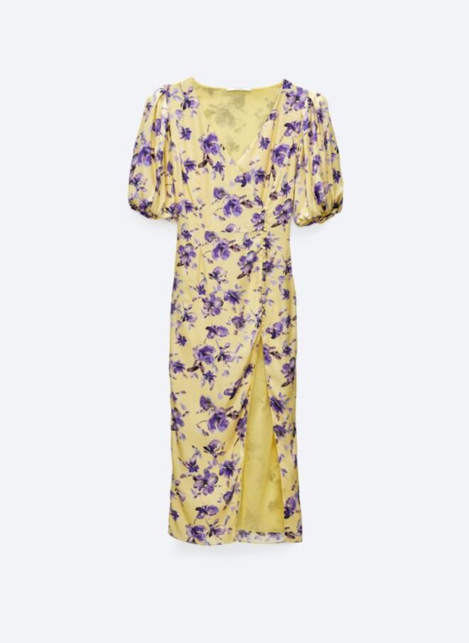 Vestido em cetim, €129, Uterqüe.