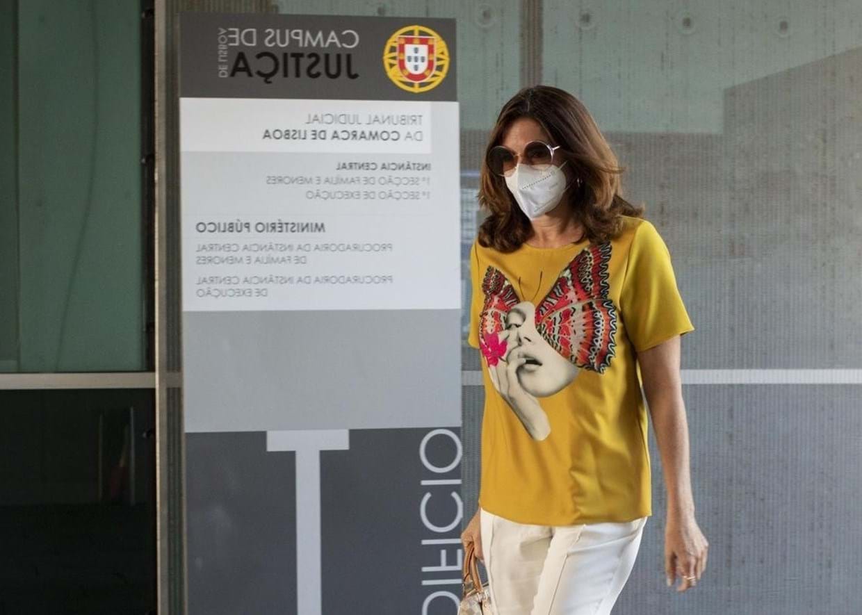 Bárbara Guimarães à saída do Campus da Justiça, depois da audiência que determinou a guarda da filha Carlota, de 10 anos.