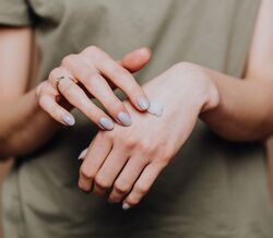 Bepanthene oferece rastreios de dermatite atópica  