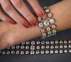 Christie's vai leiloar as controversas pulseiras de diamantes de Maria Antonieta