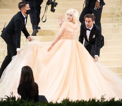 De Alexandria Ocasio-Cortez a Billie Eilish. Os melhores looks da Met Gala 2021