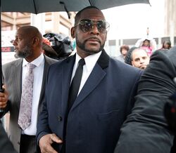 20 anos de abusos e tráfico. Os relatos dramáticos das vítimas de R. Kelly