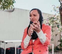 “Quanto mais nos matam, mais fortes nos erguemos”. Zarifa Ghafari, a voz das mulheres afegãs 