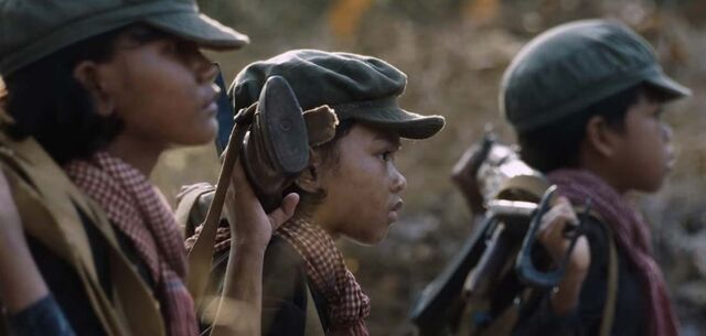 Sareum Srey Moch nas filmagens do filme 'Primeiro, mataram o meu pai' (2017).
