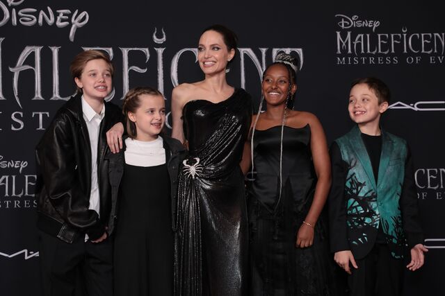 Angelina Jolie com os filhos na antestreia do filme 'Maléfica: Mestre do Mal' no Teatro El Capitan, em Los Angeles (2019).