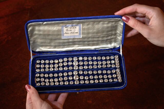Christie's vai leiloar pulseiras de diamantes de Maria Antonieta