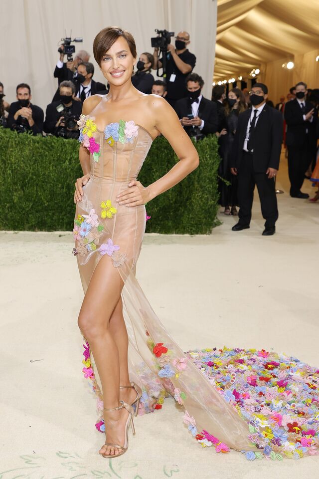 Irina Shayk em Moschino.