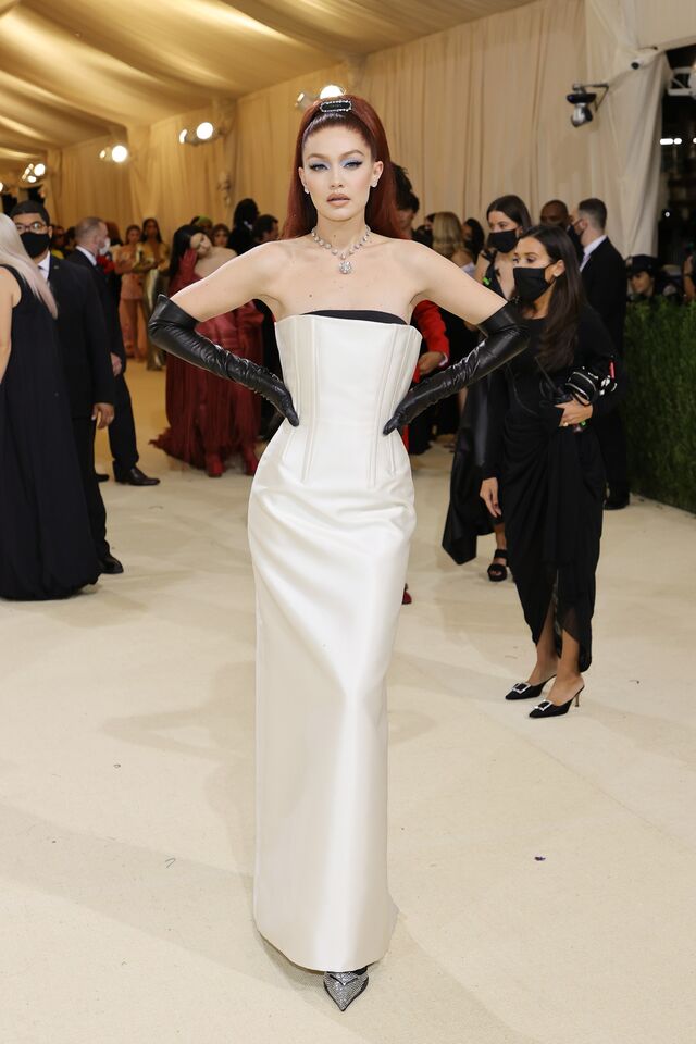 Gigi Hadid em Prada.