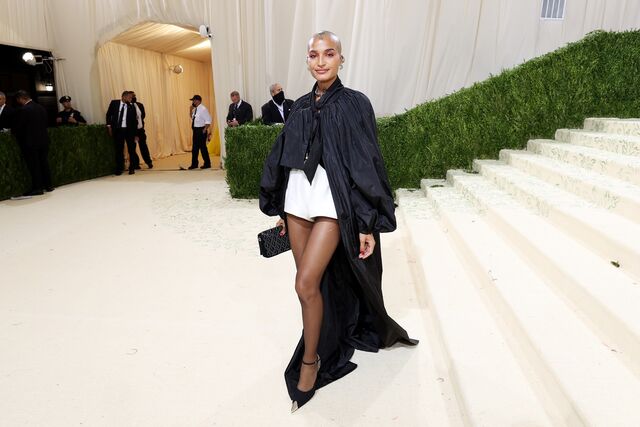 Indya Moore em Saint Laurent.