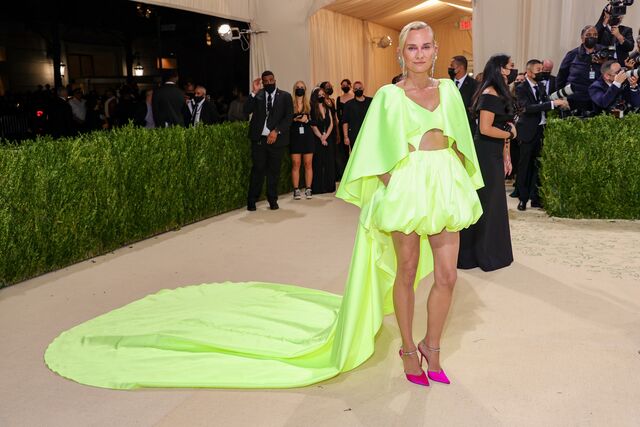 Diane Kruger em Prabal Gurung e Tasaki.