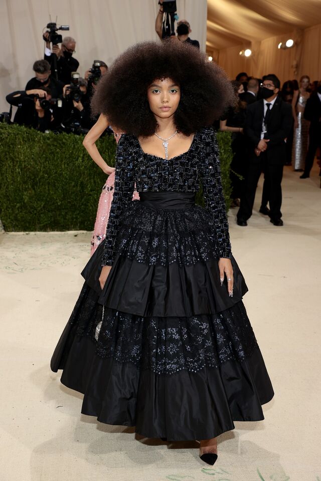 Whitney Peak em Chanel.