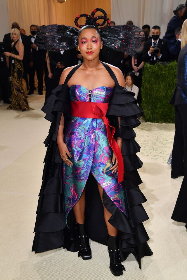 Naomi Osaka em Louis Vuitton e Mari Osaka.