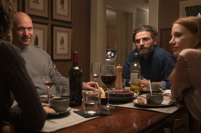 Corey Stoll, Oscar Isaac e Jessica Chastain em 'Scenes from a marriage', da HBO.