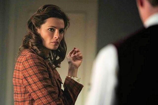 Stana Katic em 'As Espias de Churchill' da Netflix.