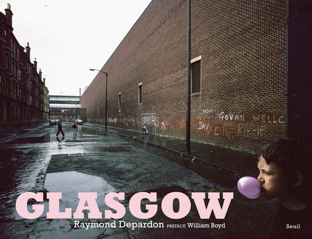 'Glasgow', de Raymond Dépardon, publicado pela editora Seuil. Imagens que inspiraram o escritor e refletem a realidade do livro.