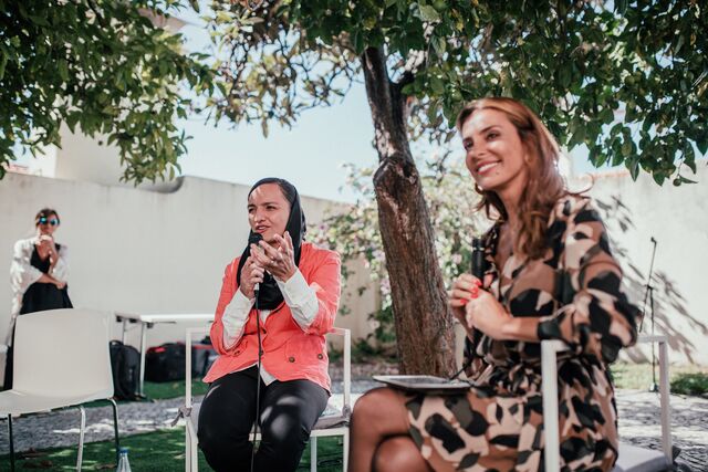 Zarifa Ghafari e Catarina Furtado na conferência da associação Corações com Coroa.