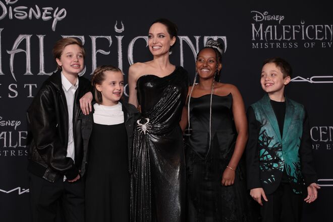 Angelina Jolie com os filhos na antestreia do filme 'Maléfica: Mestre do Mal' no Teatro El Capitan, em Los Angeles (2019).