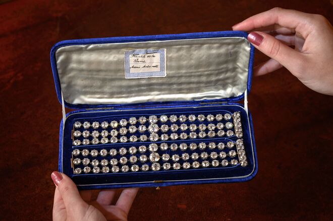Christie's vai leiloar pulseiras de diamantes de Maria Antonieta
