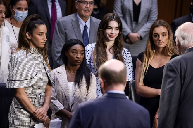 Aly Raisman, Simone Biles, McKayla Maroney e Maggie Nichols, ginastas olímpicas, durante a audiência do Senado sobre a investigação do FBI do caso de Larry Nassar.