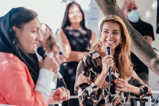 Zarifa Ghafari e Catarina Furtado na conferência da associação Corações com Coroa.
