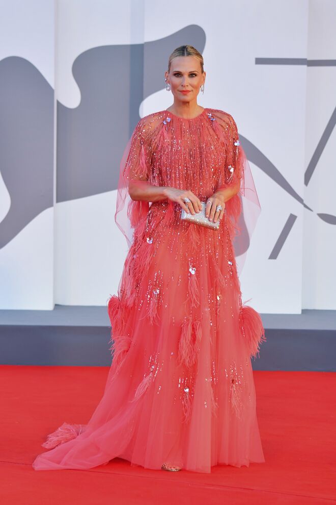 Molly Sims na red carpet do filme 'The Hand Of God' no 78º Festival Internacional de Cinema de Veneza, em Itália.
 