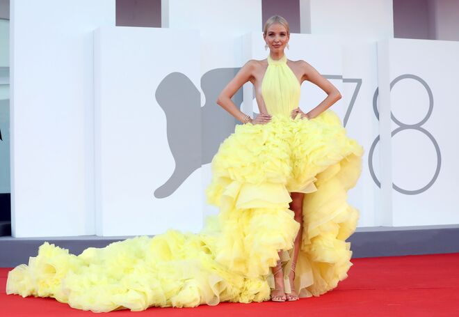 Leonie Hanne na red carpet do filme 'La Caja' no 78º Festival Internacional de Cinema de Veneza, em Itália.