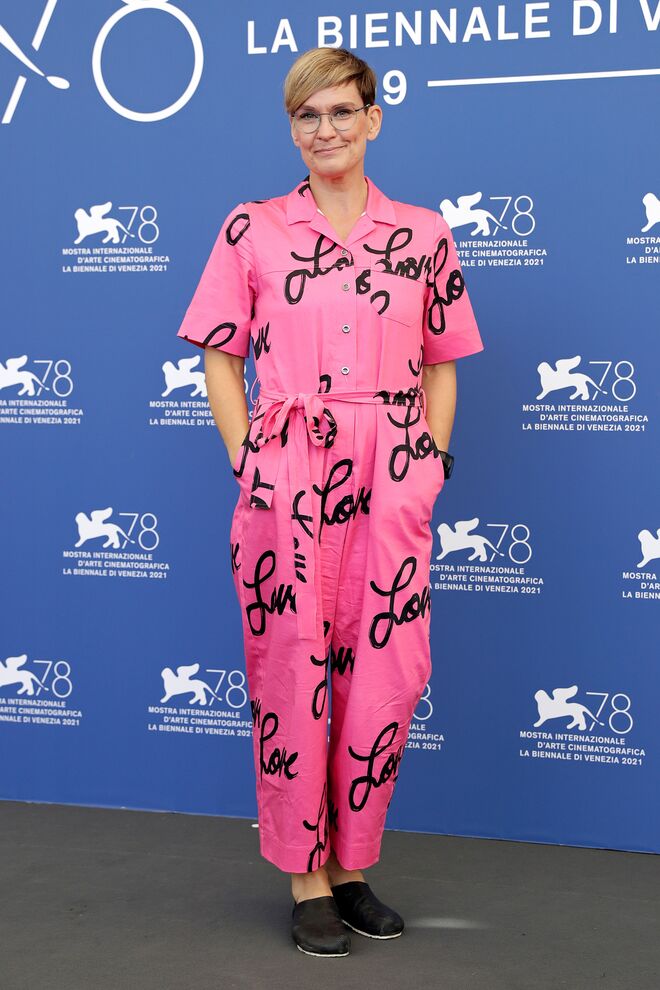 Sari Aaltonen na sessão fotográfica de 'Sokea Mies, Joka Ei Halalunnut Nahda Titanicia' durante o 78º Festival Internacional de Cinema de Veneza, em Itália.