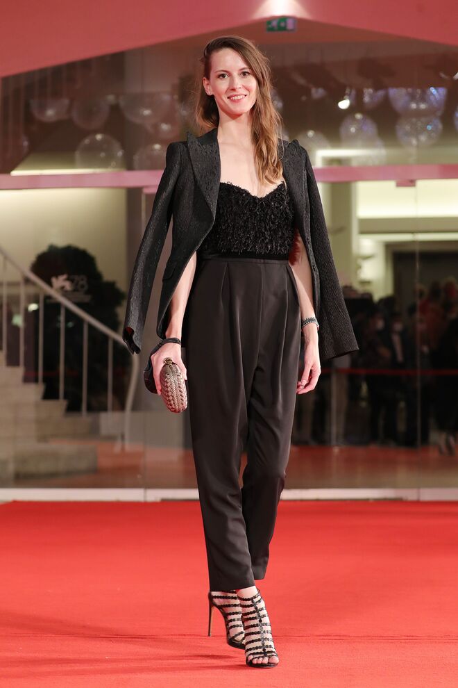 Natalia Ryumina na red carpet do filme 'Halloween Kills' no 78º Festival Internacional de Cinema de Veneza, em Itália.