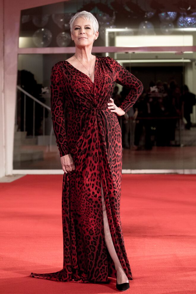 Jamie Lee Curtis na red carpet do filme 'Halloween Kills' no 78º Festival Internacional de Cinema de Veneza, em Itália.