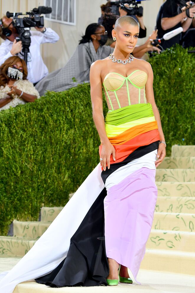 Jordan Alexander em Christopher John Rogers.