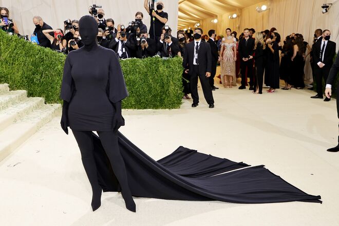 Kim Kardashian em Balenciaga.