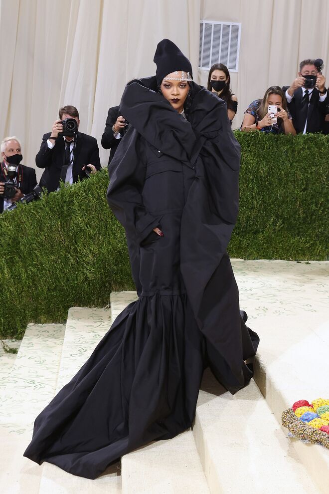 Rihanna em Balenciaga.