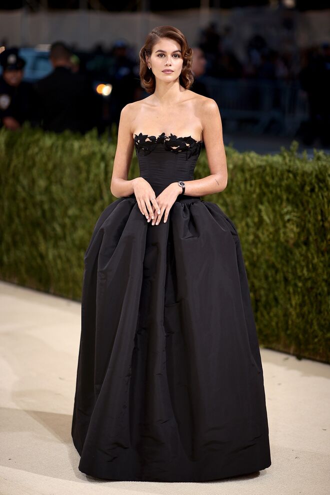 Kaia Gerber em Oscar de la Renta.