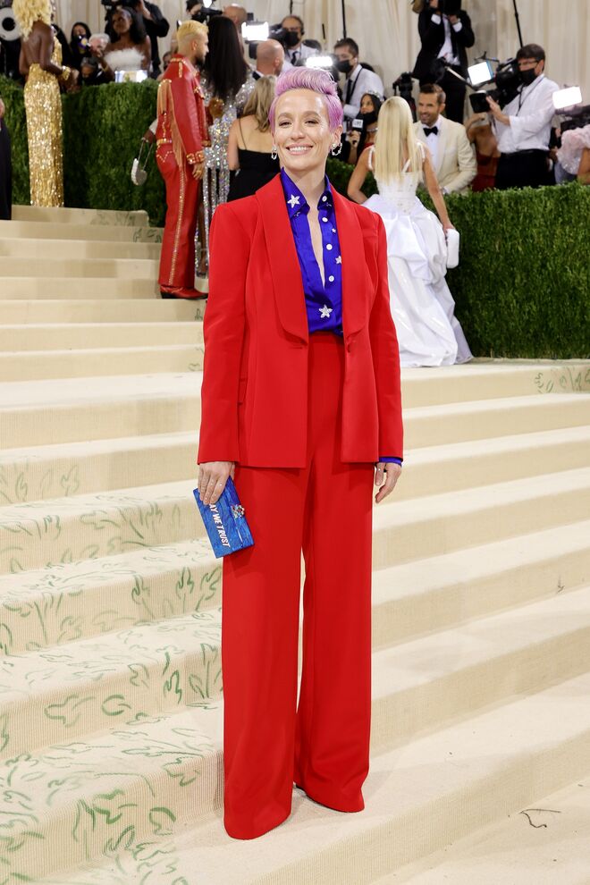 Megan Rapino em Sergio Hudson.