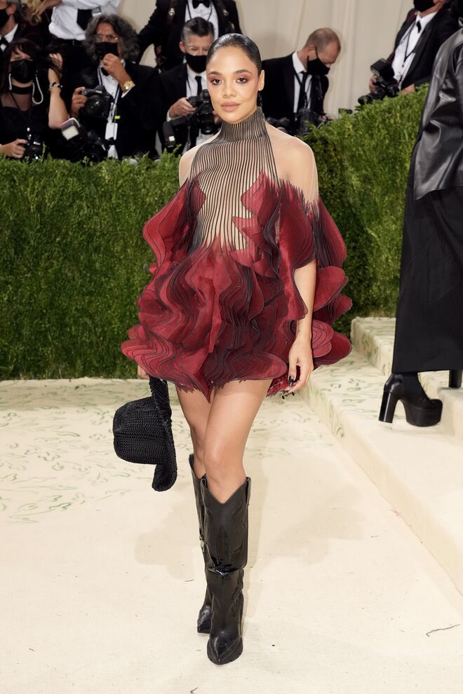 Tessa Thompson em Iris Van Herpen.