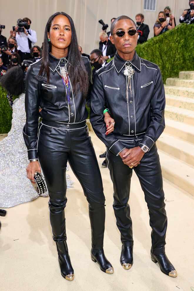 Helen Lasichanh and Pharrell Williams em Chanel.