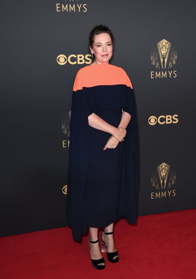 Olivia Colman em Roksanda.