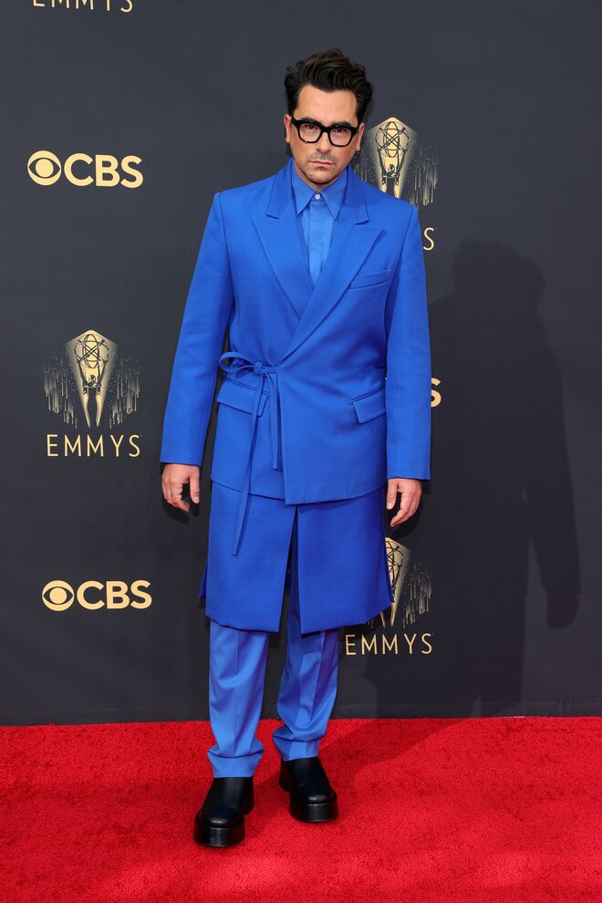 Dan Levy em Valentino.
