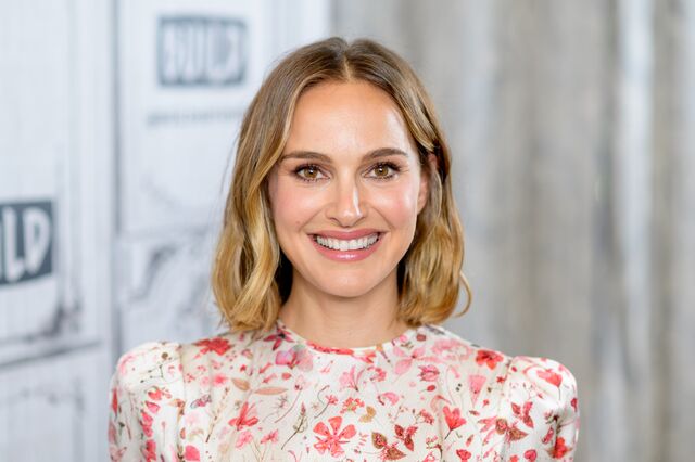 Natalie Portman a usar um corte bob.