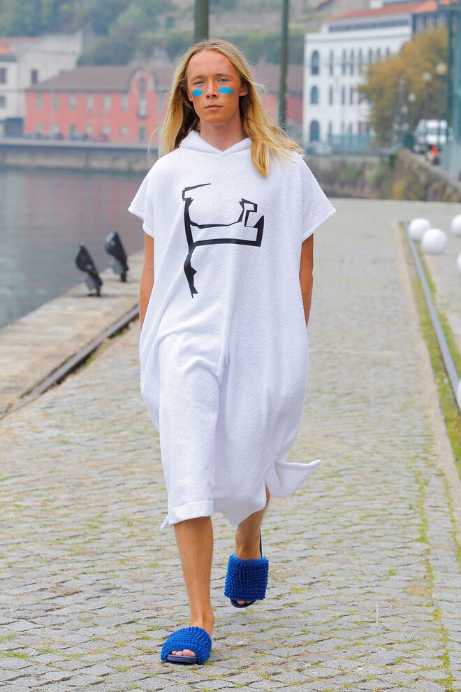 Coleção 'Furadouro', de Maria Gambina, no Portugal Fashion 2021