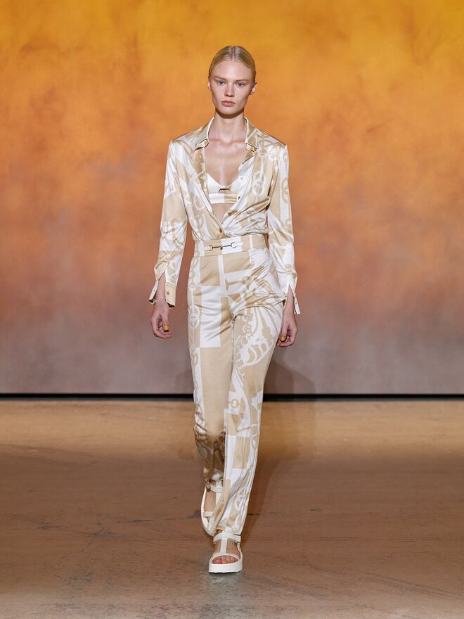 Desfile Primavera/Verão 2022 da Hermès.