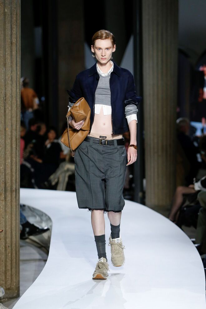 Coleção primavera/verão 2022 da Miu Miu. 