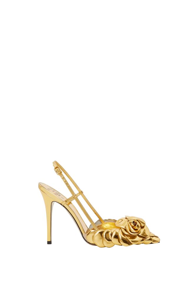 Sandálias pump em pele metalizada, preço sob consulta, Valentino Garavani.