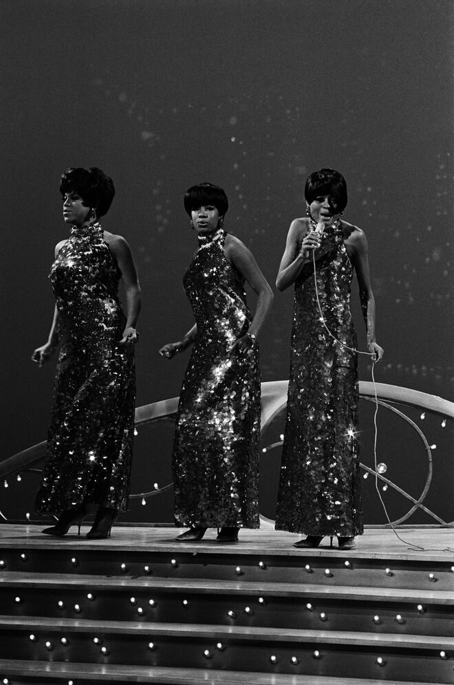 Atuação The Supremes (Diana Ross, Mary Wilson e Florence Ballard) no programa de televisão americano The Andy Williams Show, 1967. 