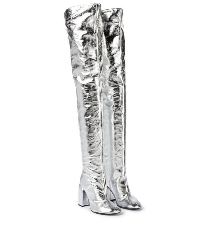 Botas em pele, € 1250, Jil Sander em Mytheresa.com