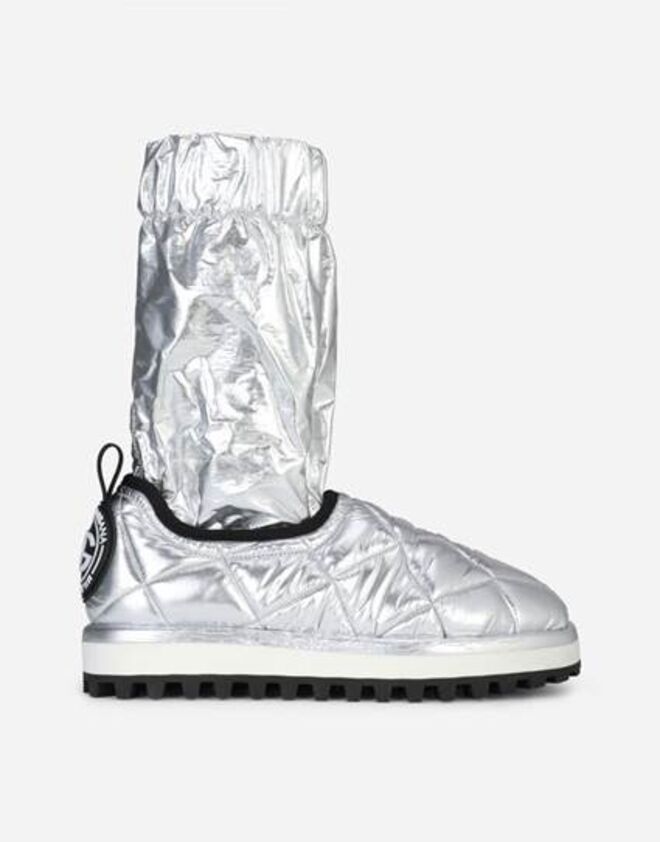 Botas em nylon laminadas, €895, Dolce & Gabbana