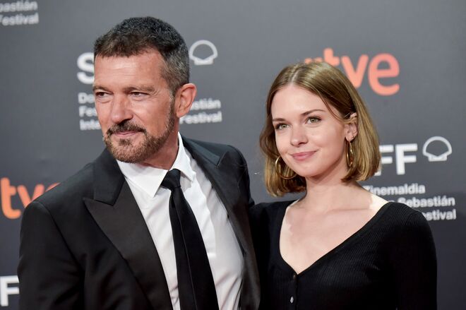 Antonio Banderas e Stella del Carmen Banderas na estreia de 'Rosa Rosae. La Guerra Civil-Corto' no 69º Festival de Cinema de San Sebastian, em Kursaal, 2021