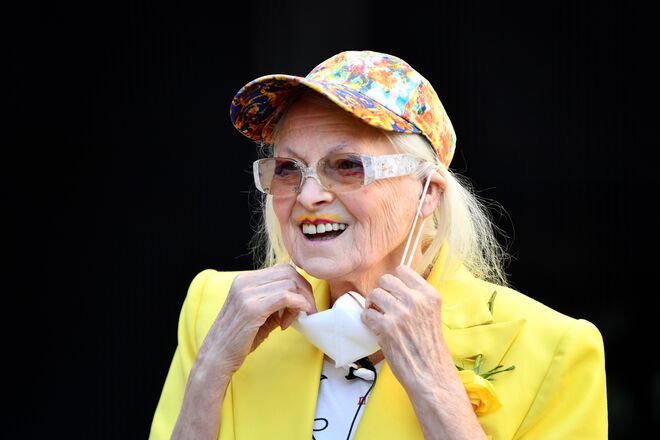 Vivienne Westwood no protesto contra a extradição de Julian Assange dos Estados unidos, 2021