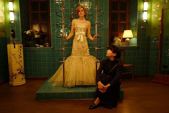 Kristen Stewart e Sally Hawkins em 'Spencer' (2021)